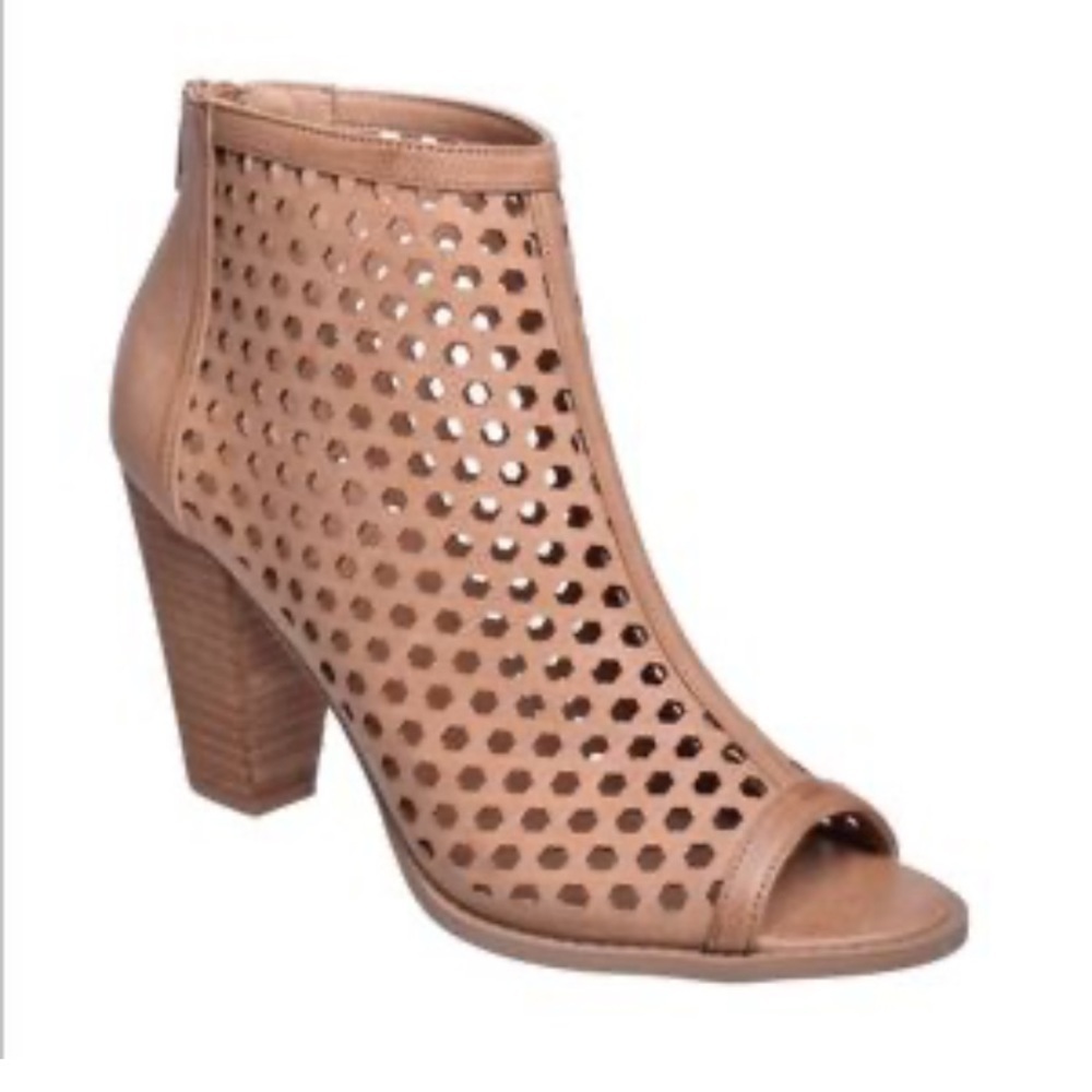 Report Ronan peep‎ toe booties size 7